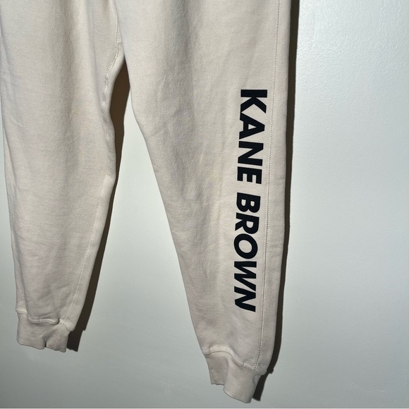 Kane Brown Blessed and Free Tour Set in Cream - Picture 11 of 15